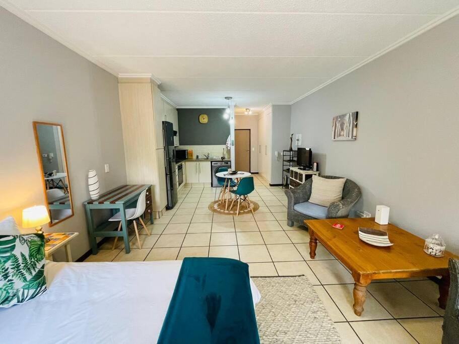 361 On Sunset Apartment Sandton