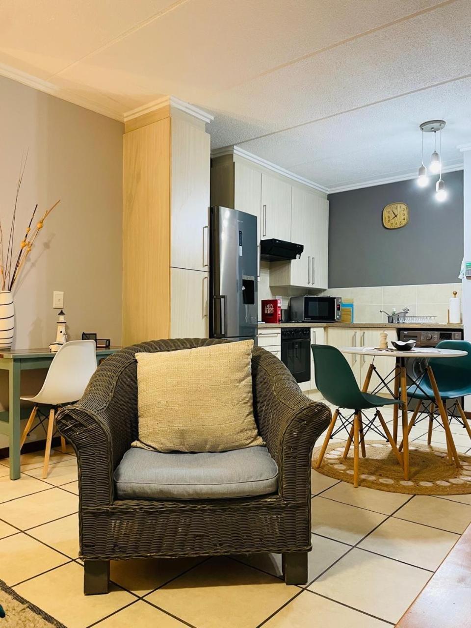 Apartment 361 On Sunset *